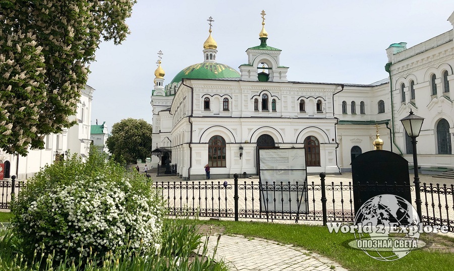 kievsko-pechorska-lavra-hram
