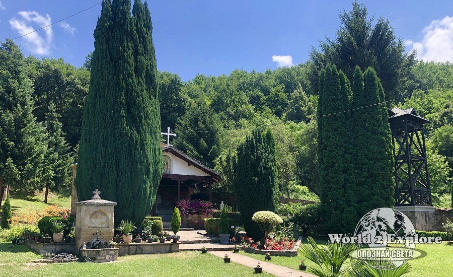 temski-manastir-garden-2019