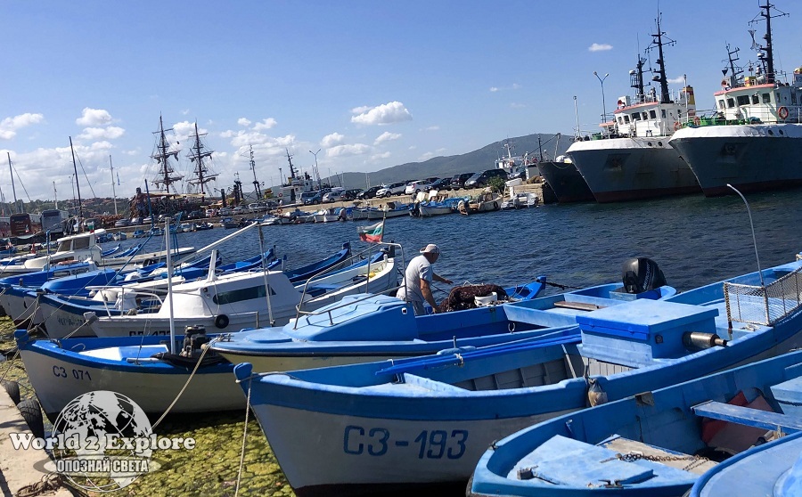 В рибарското пристанище са акостирали десетки лодки-2019
