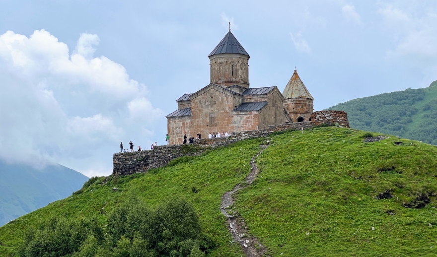 грузия казбеги църква